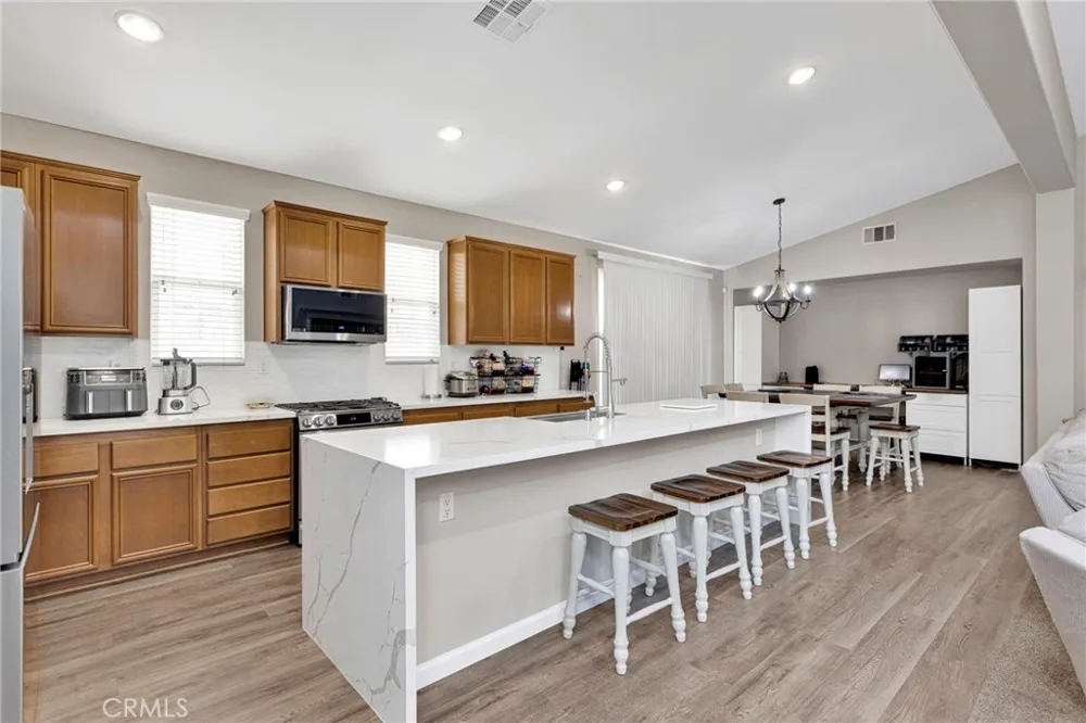 9048 Guadalupe Ave Oak Hills, CA 92344
