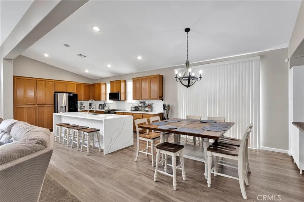 9048 Guadalupe Ave Oak Hills, CA 92344