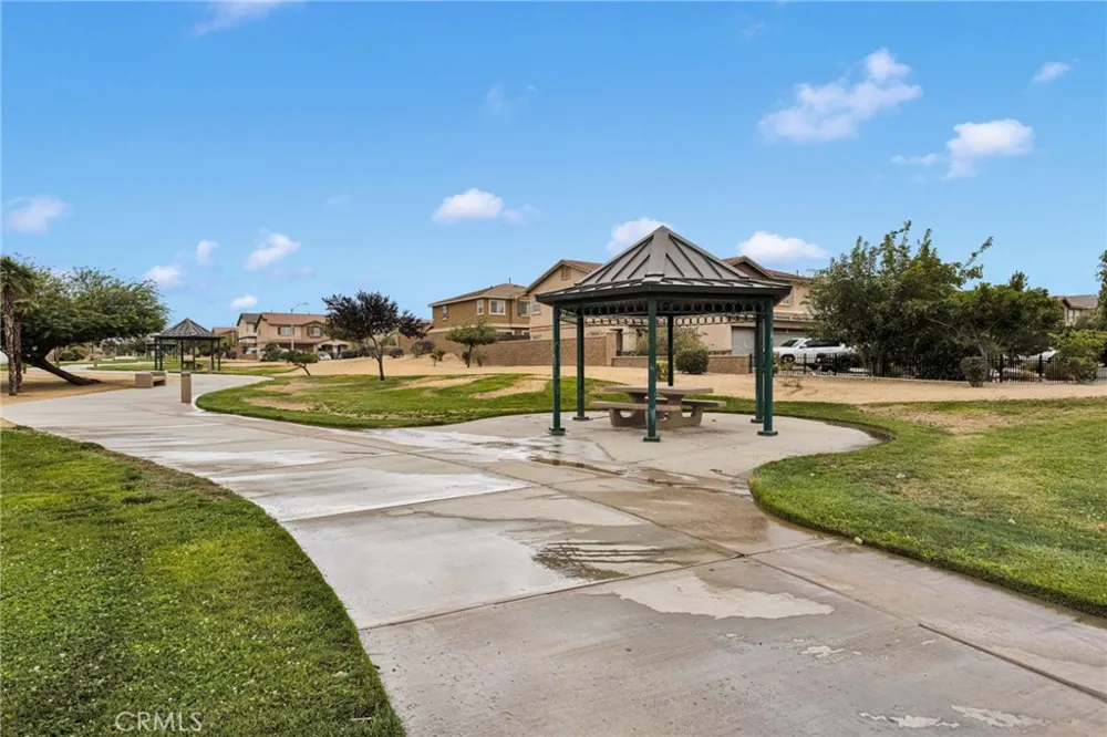 9048 Guadalupe Ave Oak Hills, CA 92344