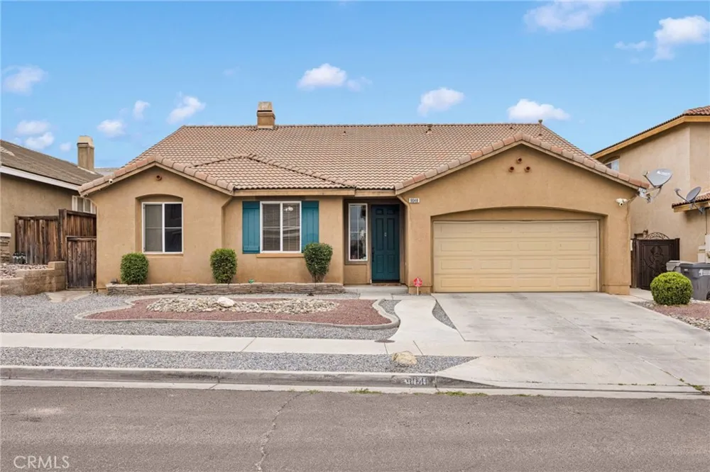 9048 Guadalupe Ave Oak Hills, CA 92344