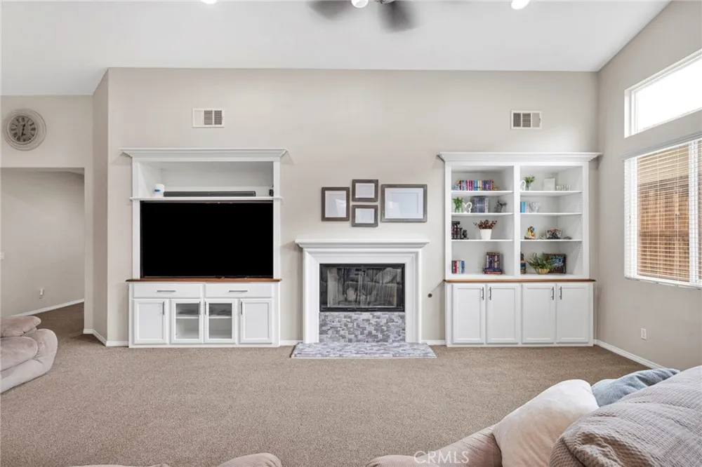 9048 Guadalupe Ave Oak Hills, CA 92344