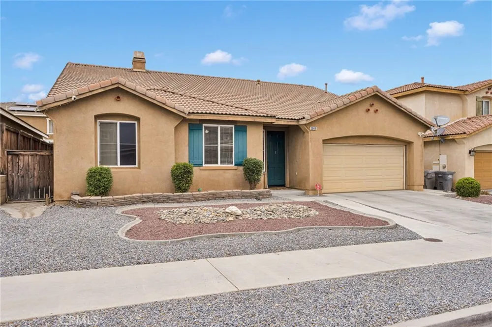 9048 Guadalupe Ave Oak Hills, CA 92344