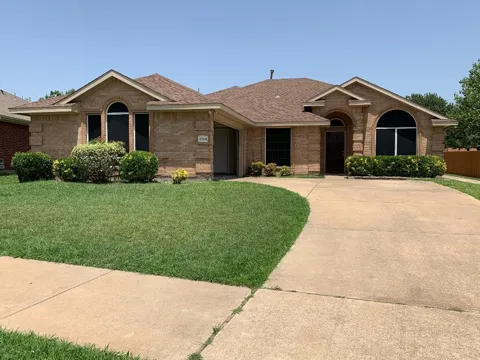2324 Cantura Drive