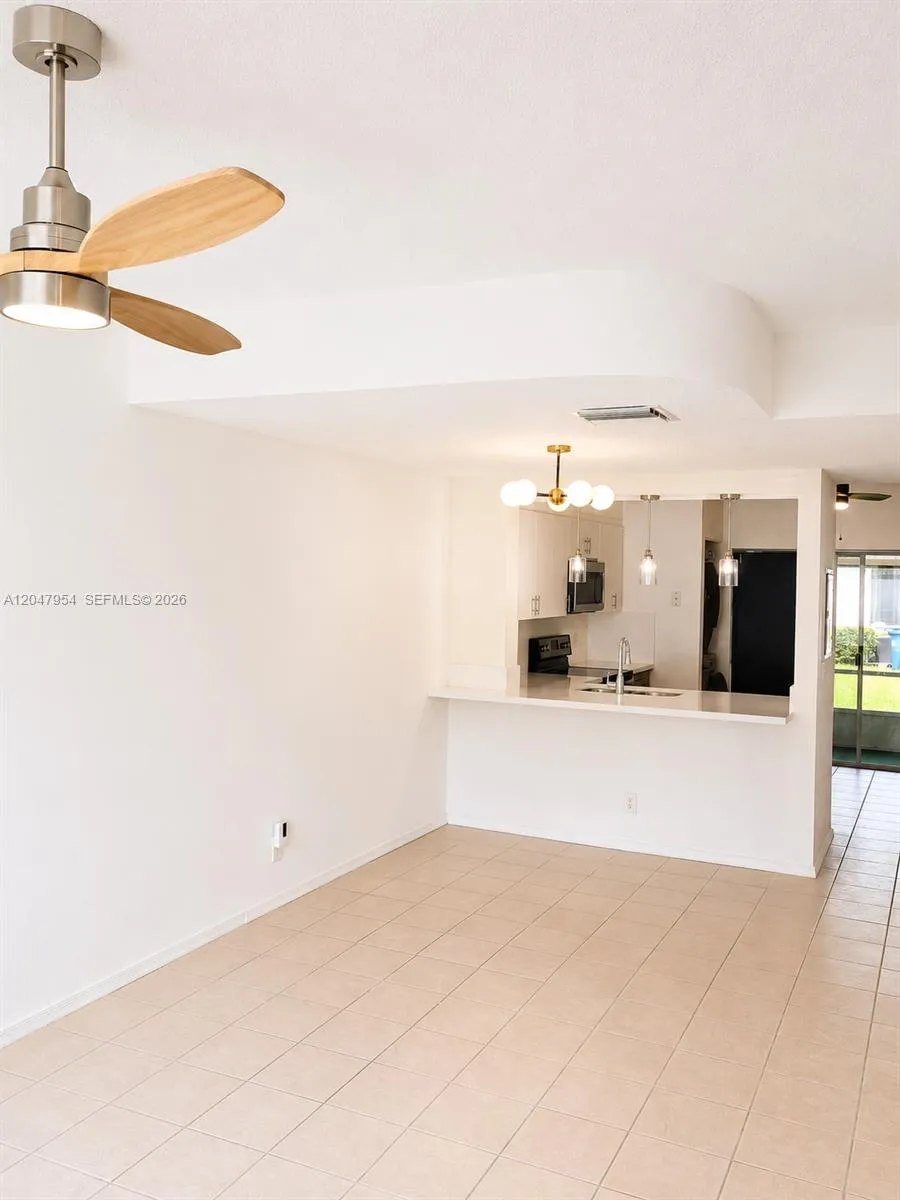 3 Whitehead Cir #3 Weston, FL 33326