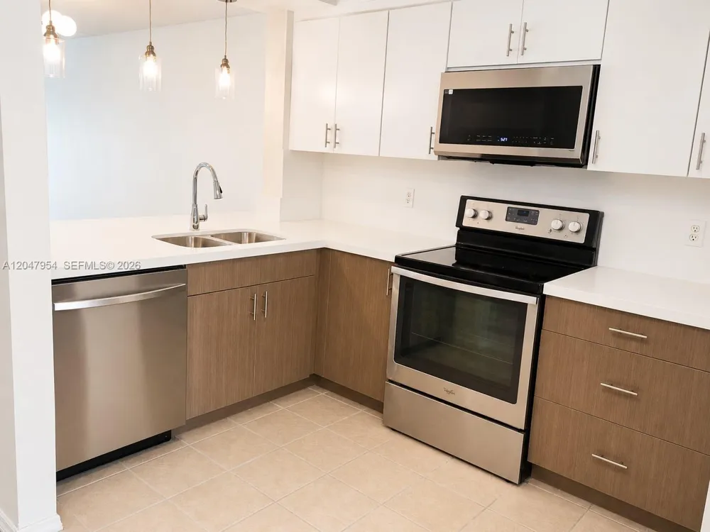 3 Whitehead Cir #3 Weston, FL 33326