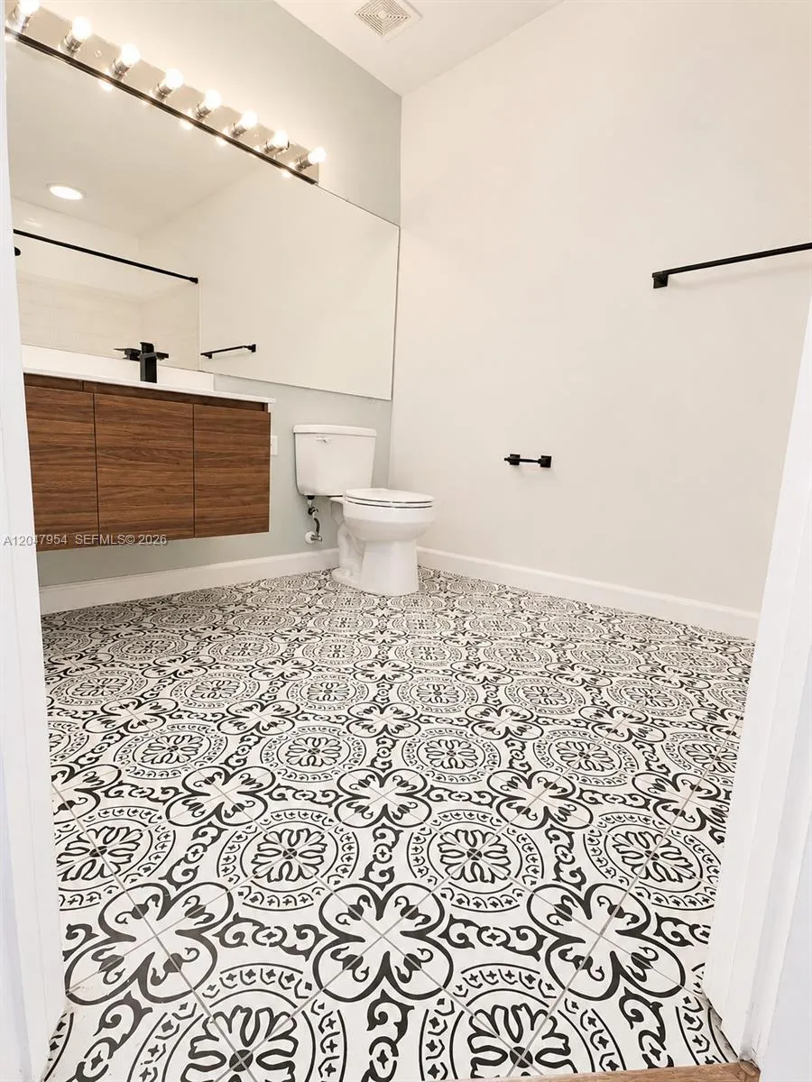 3 Whitehead Cir #3 Weston, FL 33326