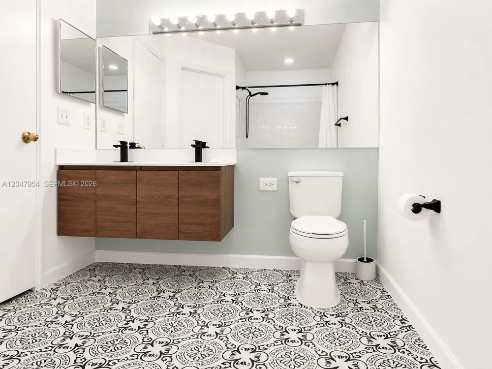 3 Whitehead Cir #3 Weston, FL 33326