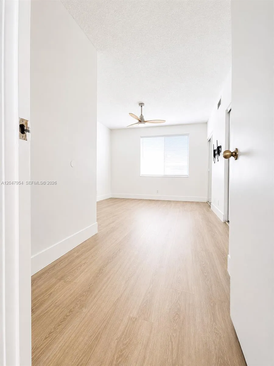 3 Whitehead Cir #3 Weston, FL 33326