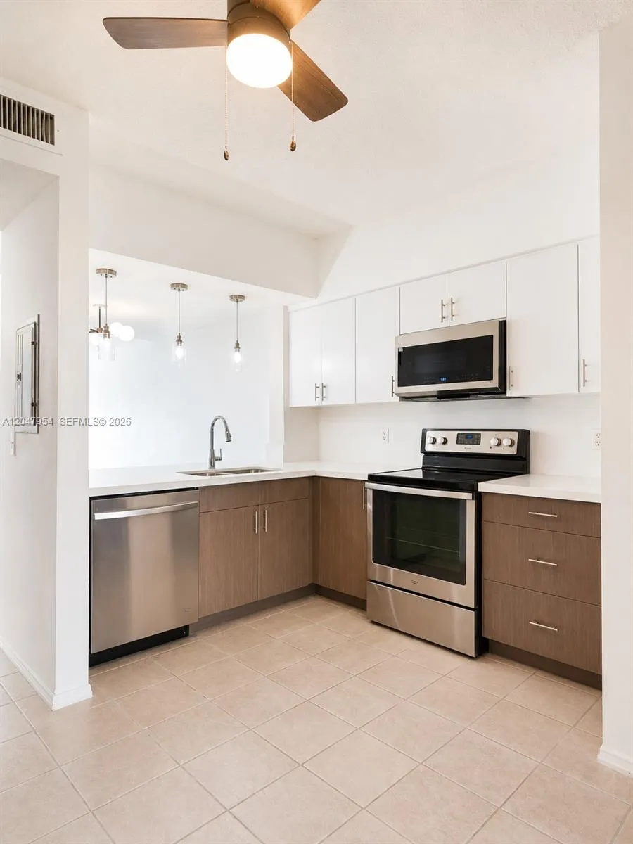 3 Whitehead Cir #3 Weston, FL 33326