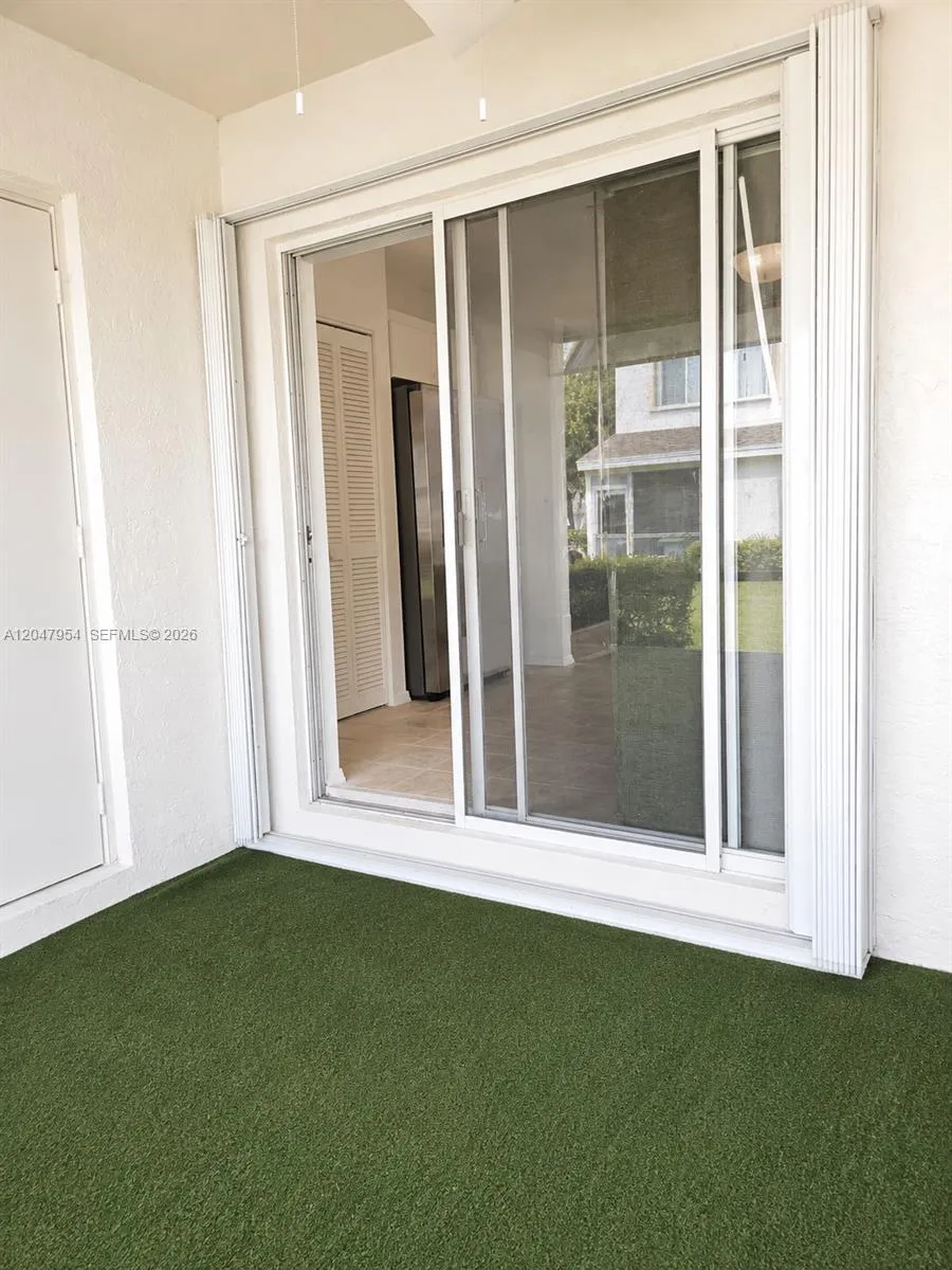3 Whitehead Cir #3 Weston, FL 33326
