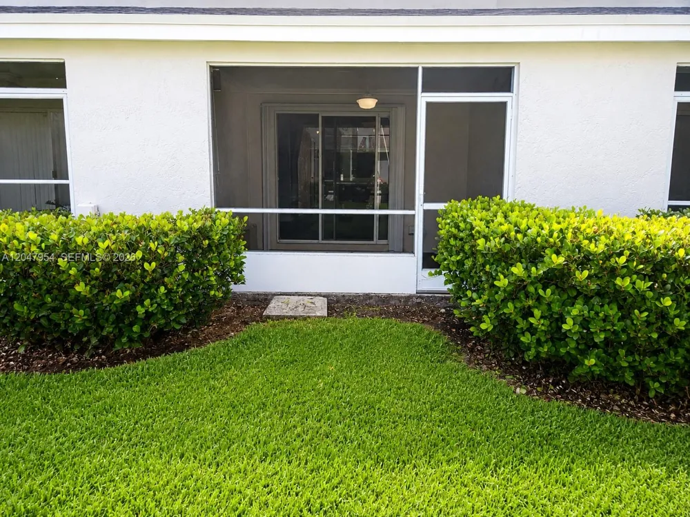 3 Whitehead Cir #3 Weston, FL 33326