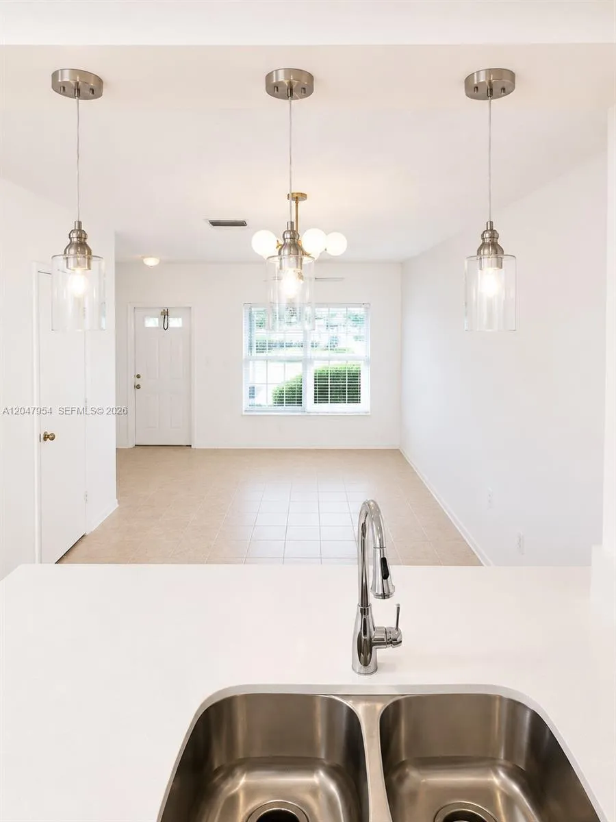 3 Whitehead Cir #3 Weston, FL 33326