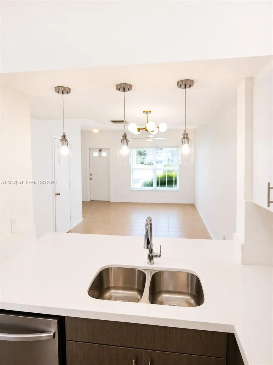 3 Whitehead Cir #3 Weston, FL 33326