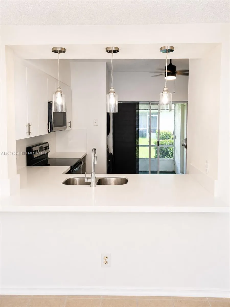 3 Whitehead Cir #3 Weston, FL 33326