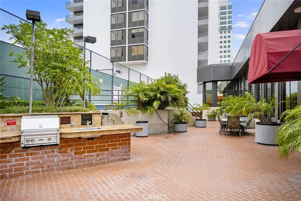 343 Pioneer Drive #1703 Glendale, CA 91203