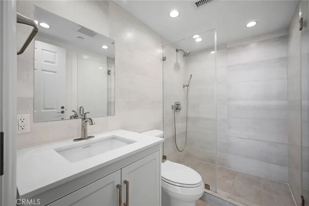343 Pioneer Drive #1703 Glendale, CA 91203