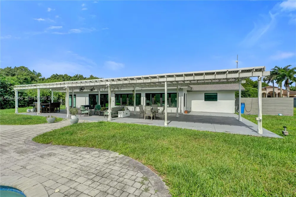 22421 SW 184th Ave Miami, FL 33170