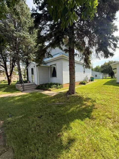 102 Grove Street Okabena, MN 56161