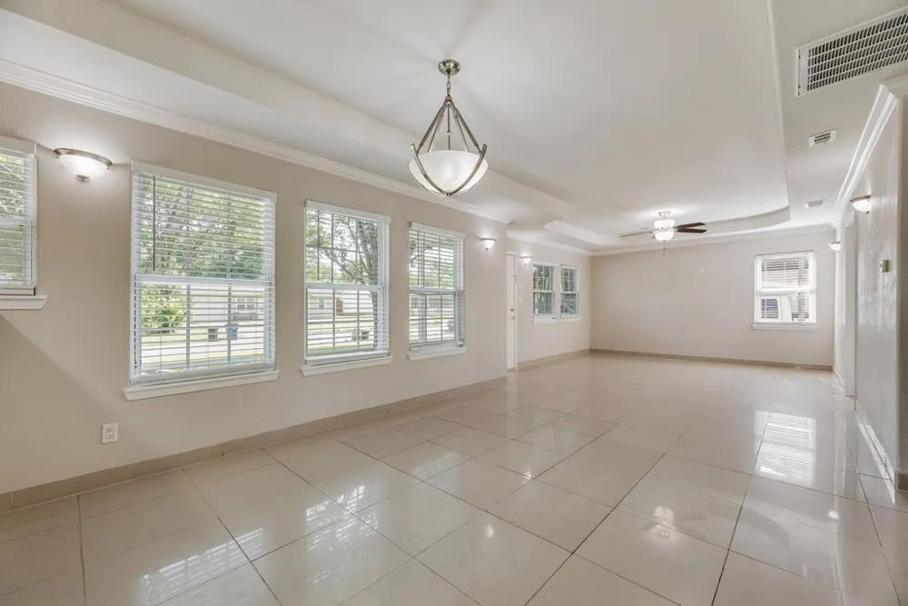 121 Dallas Drive Euless, TX 76039