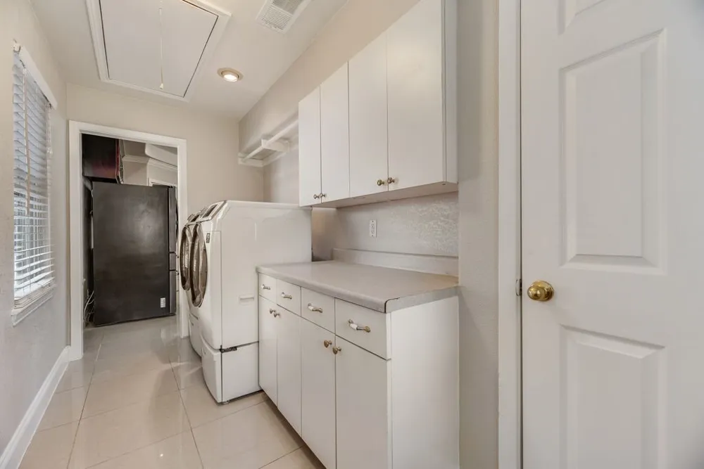 121 Dallas Drive Euless, TX 76039