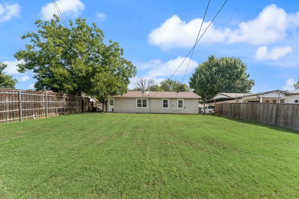 121 Dallas Drive Euless, TX 76039