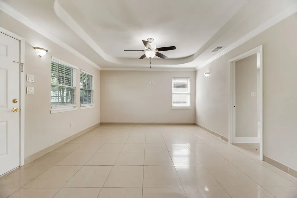 121 Dallas Drive Euless, TX 76039