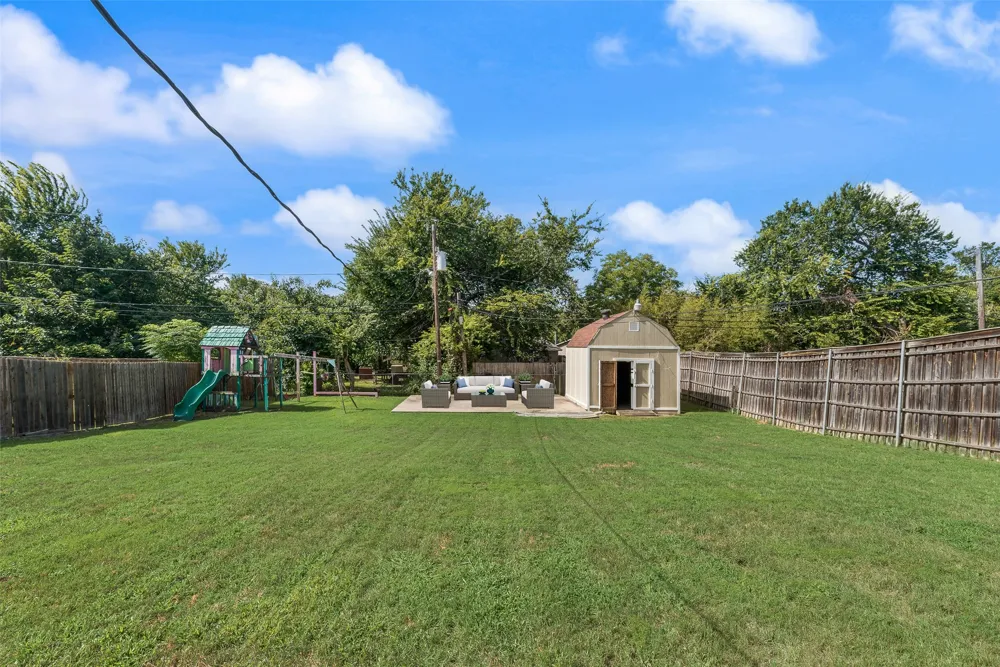 121 Dallas Drive Euless, TX 76039