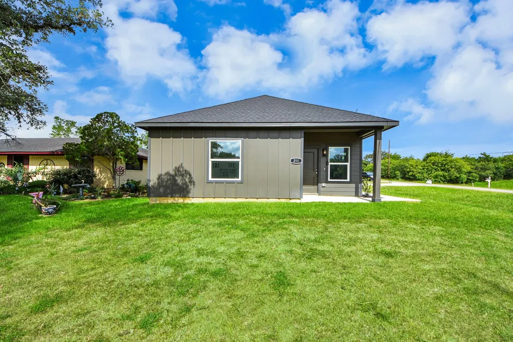211 19th Street Hempstead, TX 77445