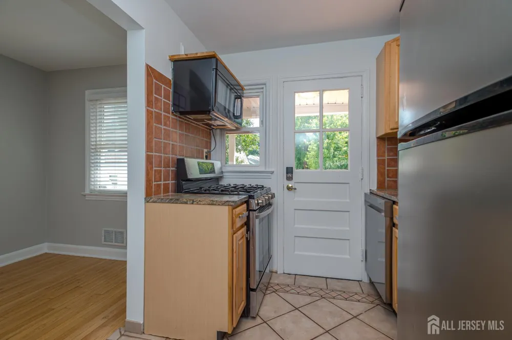39 Amboy Avenue Metuchen, NJ 08840
