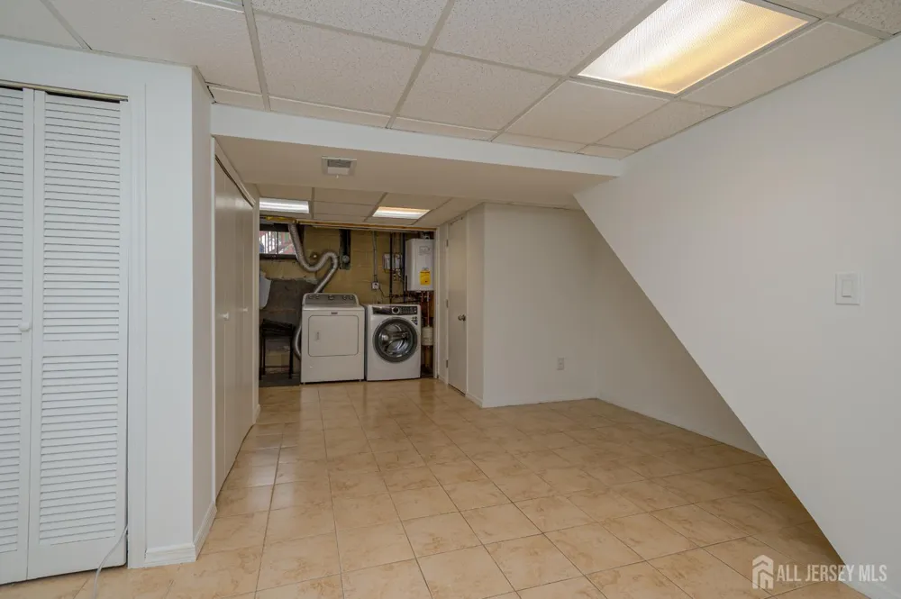 39 Amboy Avenue Metuchen, NJ 08840