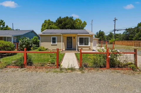 4435 Solano Avenue