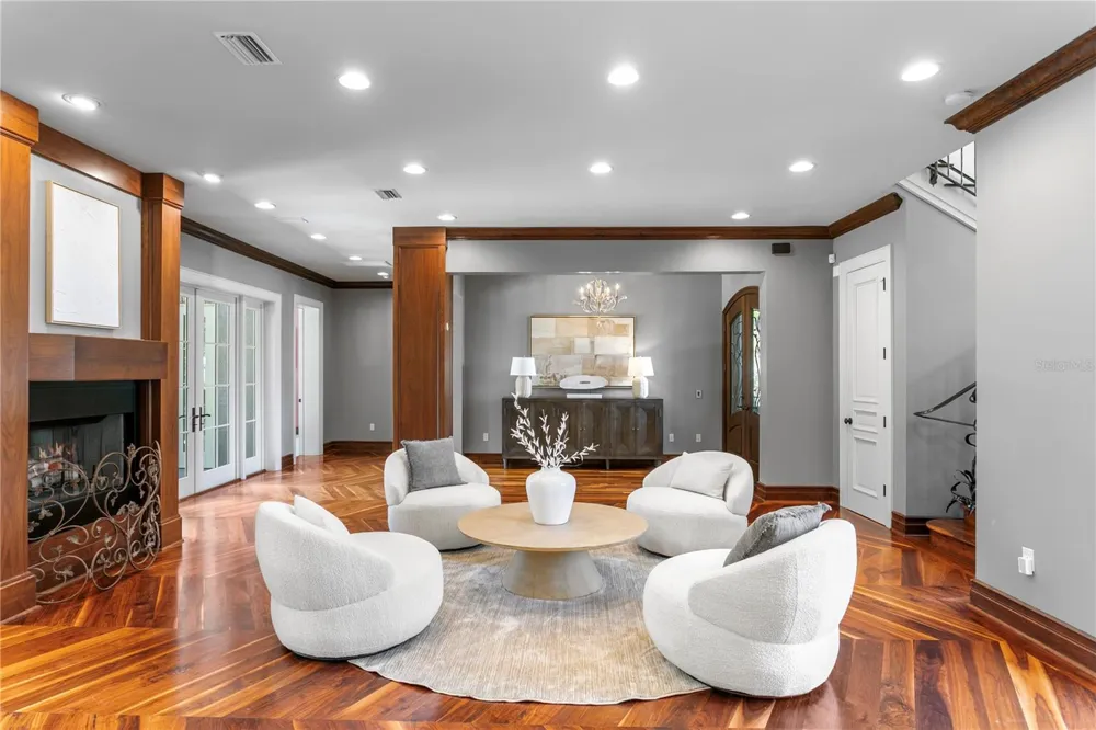 401 SNELL ISLE BOULEVARD NE St Petersburg, FL 33704