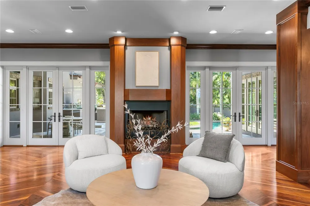 401 SNELL ISLE BOULEVARD NE St Petersburg, FL 33704
