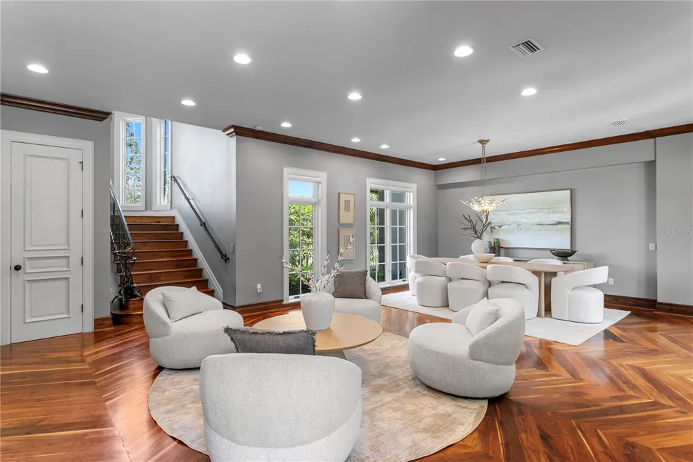 401 SNELL ISLE BOULEVARD NE St Petersburg, FL 33704