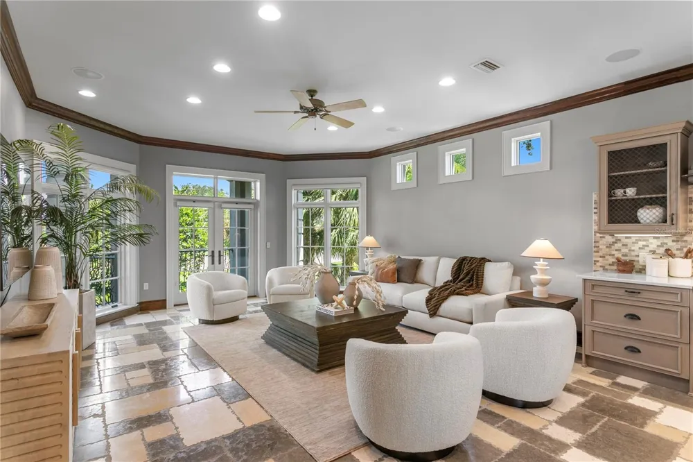 401 SNELL ISLE BOULEVARD NE St Petersburg, FL 33704