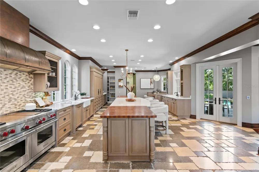 401 SNELL ISLE BOULEVARD NE St Petersburg, FL 33704