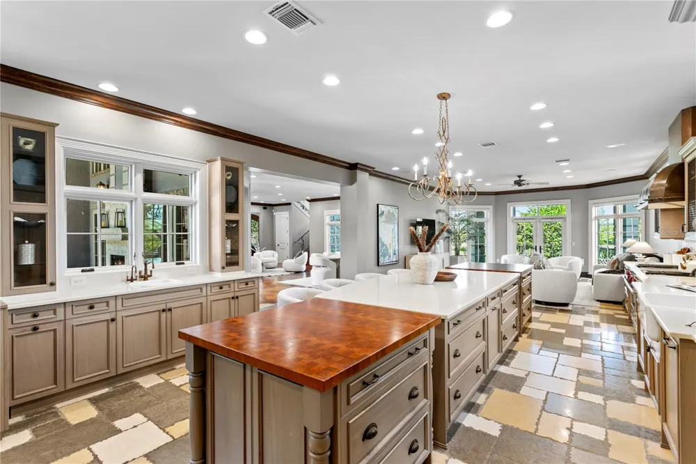 401 SNELL ISLE BOULEVARD NE St Petersburg, FL 33704
