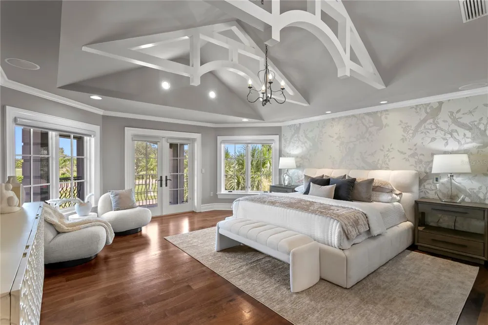 401 SNELL ISLE BOULEVARD NE St Petersburg, FL 33704