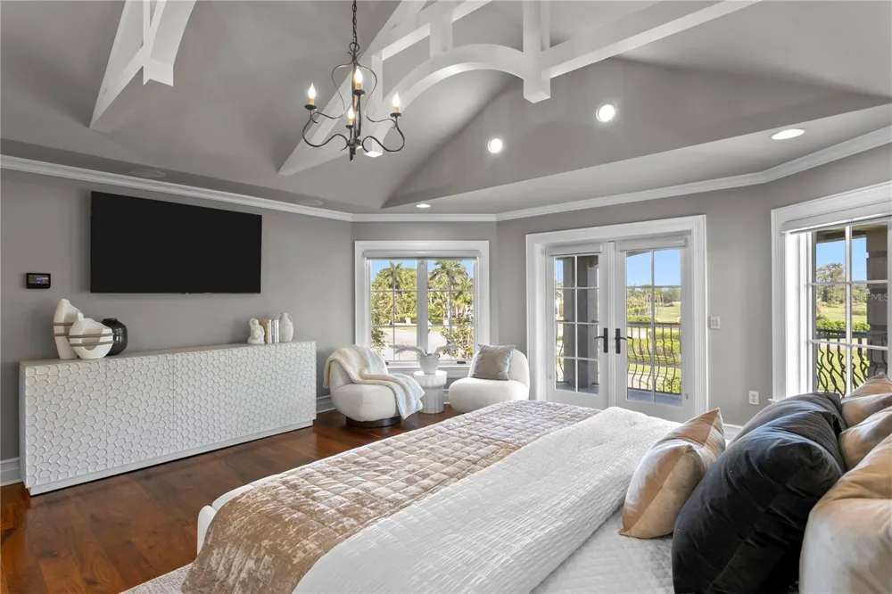 401 SNELL ISLE BOULEVARD NE St Petersburg, FL 33704