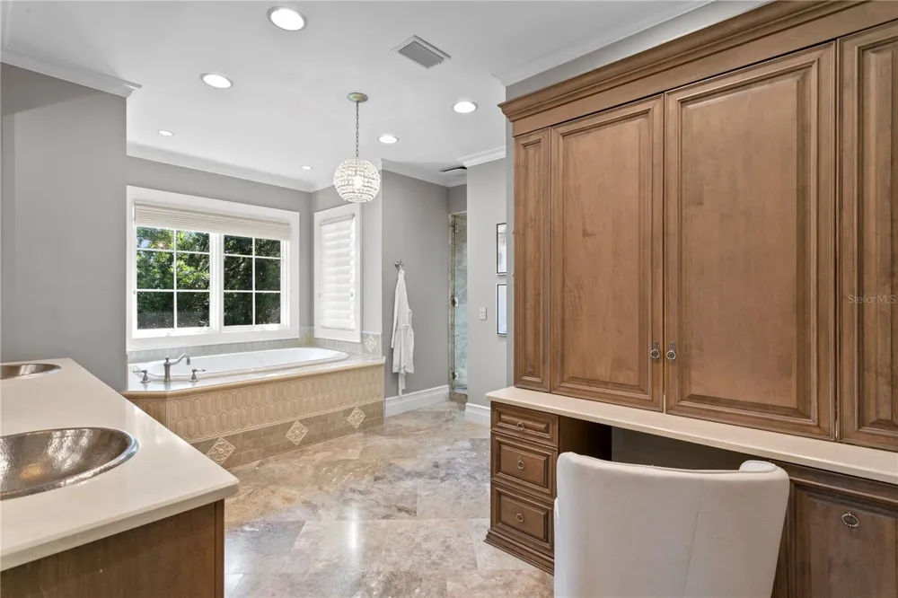 401 SNELL ISLE BOULEVARD NE St Petersburg, FL 33704