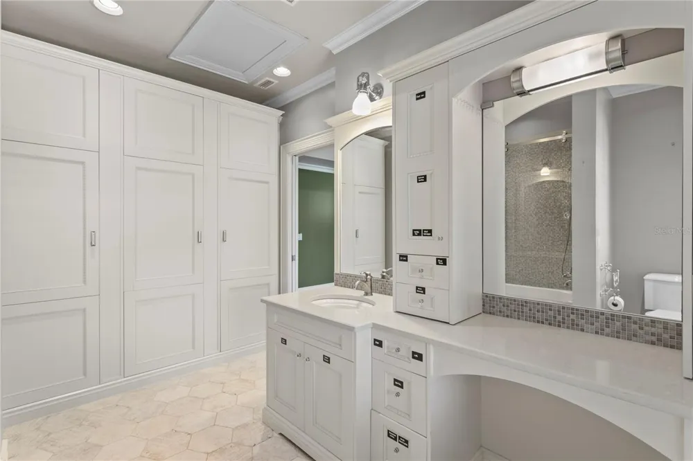 401 SNELL ISLE BOULEVARD NE St Petersburg, FL 33704