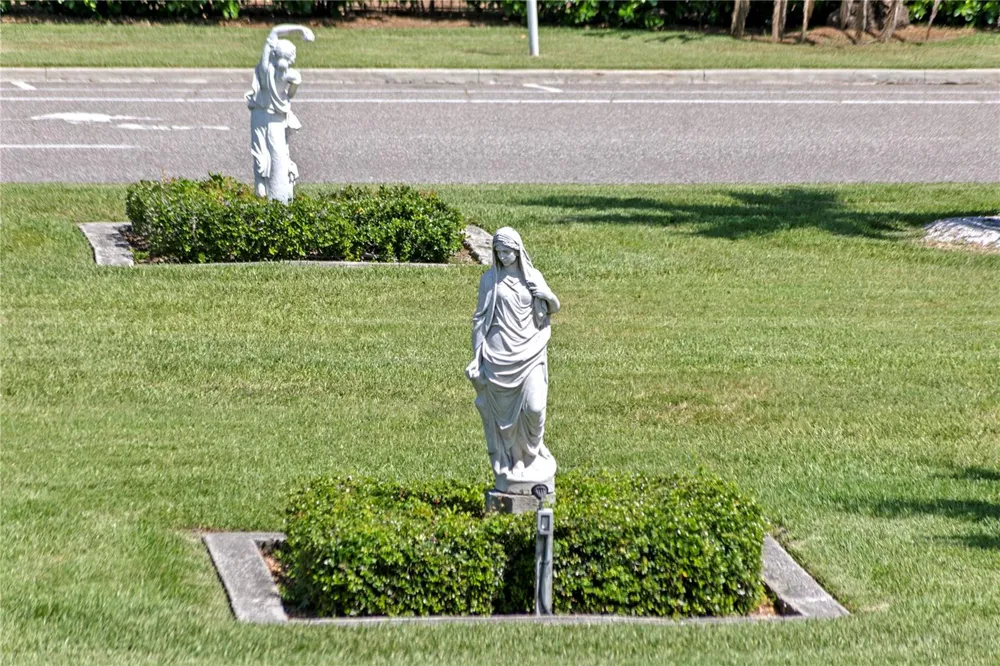 401 SNELL ISLE BOULEVARD NE St Petersburg, FL 33704
