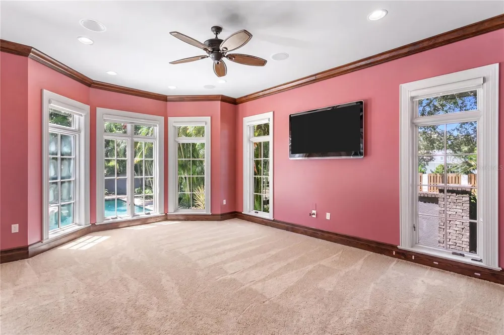 401 SNELL ISLE BOULEVARD NE St Petersburg, FL 33704