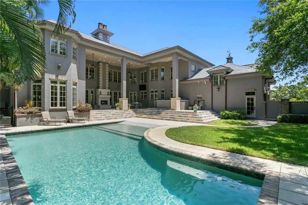 401 SNELL ISLE BOULEVARD NE St Petersburg, FL 33704