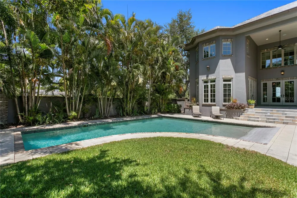 401 SNELL ISLE BOULEVARD NE St Petersburg, FL 33704