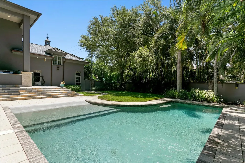 401 SNELL ISLE BOULEVARD NE St Petersburg, FL 33704