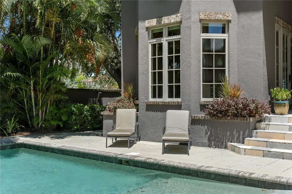 401 SNELL ISLE BOULEVARD NE St Petersburg, FL 33704