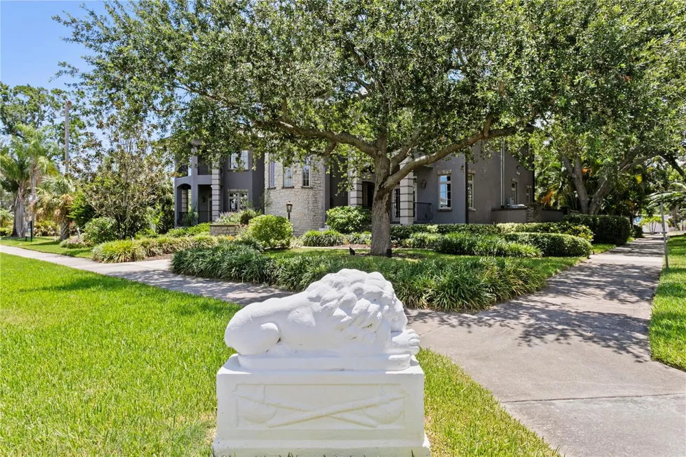 401 SNELL ISLE BOULEVARD NE St Petersburg, FL 33704