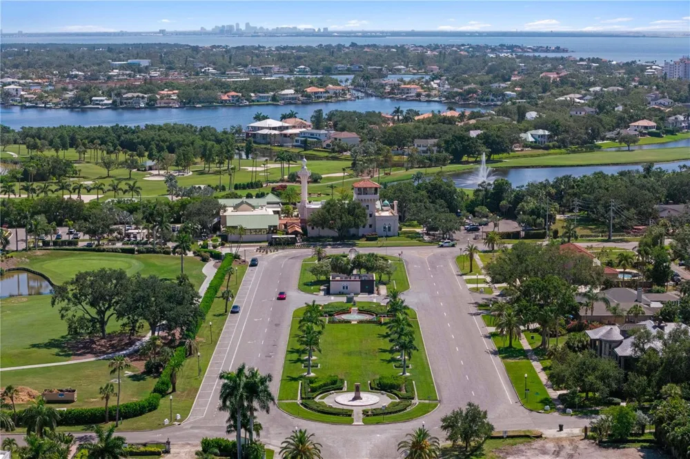 401 SNELL ISLE BOULEVARD NE St Petersburg, FL 33704