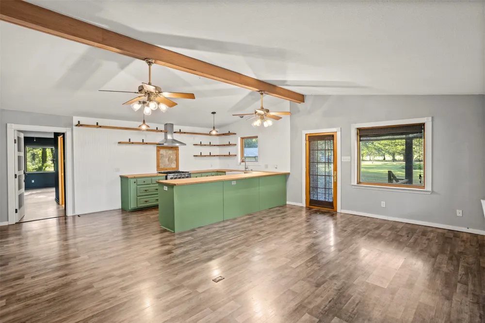 8412 County Road 4084 Scurry, TX 75158